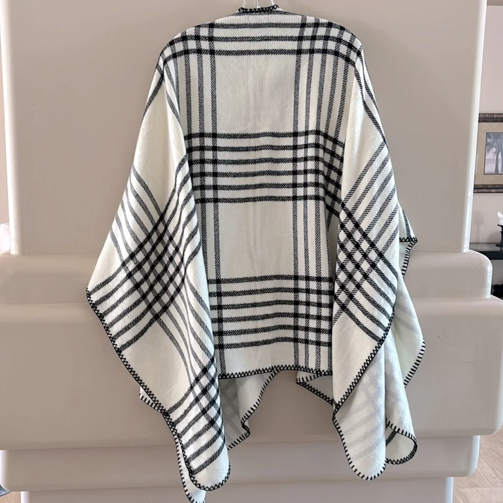 Ann Taylor Wrap. White/Black. One Size. NWT. - Picture 4 of 6